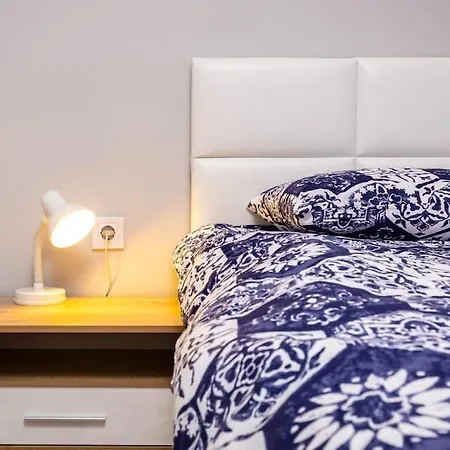 'selin' Walking Distance To Center شقة